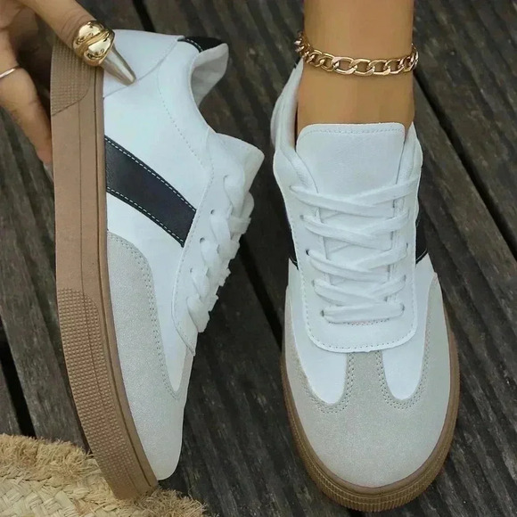 Black Sporty Women's Lace-Up Color Block Athleisure Sneakers - Picture 1 of 6